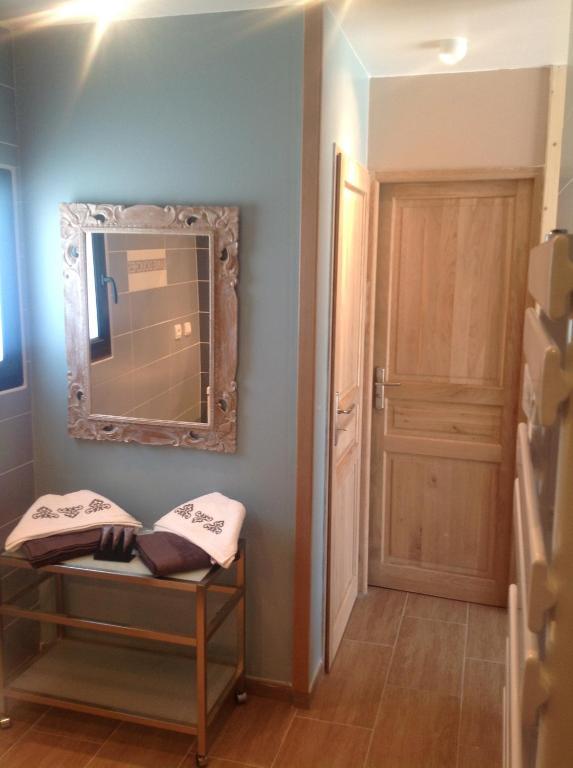 Le Clos Du Pontet Orlienas Room photo
